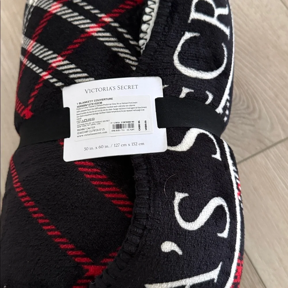NWT Victorias Secret Cozy Plush Plaid Blanket